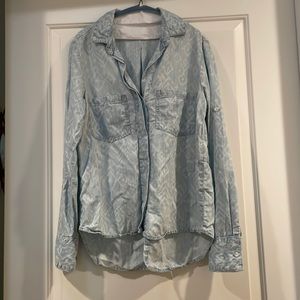 Blue bella dahl button down with white details. Size small.